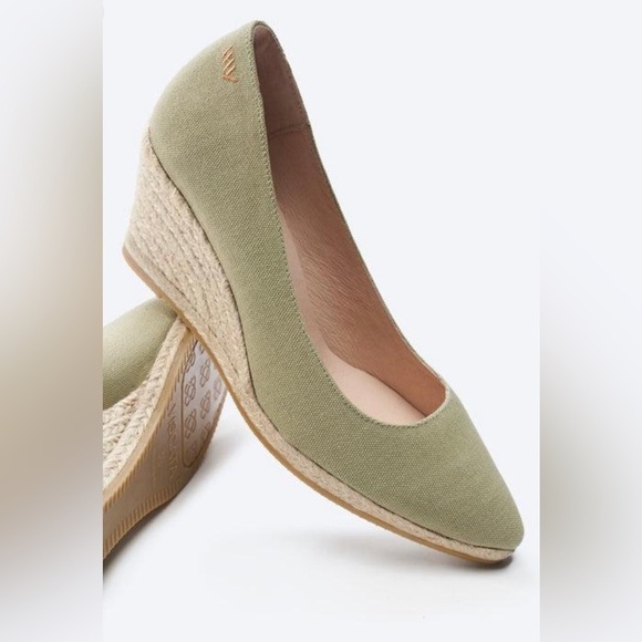 NWT Viscata Roses Canvas Wedge Pumps (U Cut) Sage Green Limited Edition EURO 36 - Picture 1 of 12